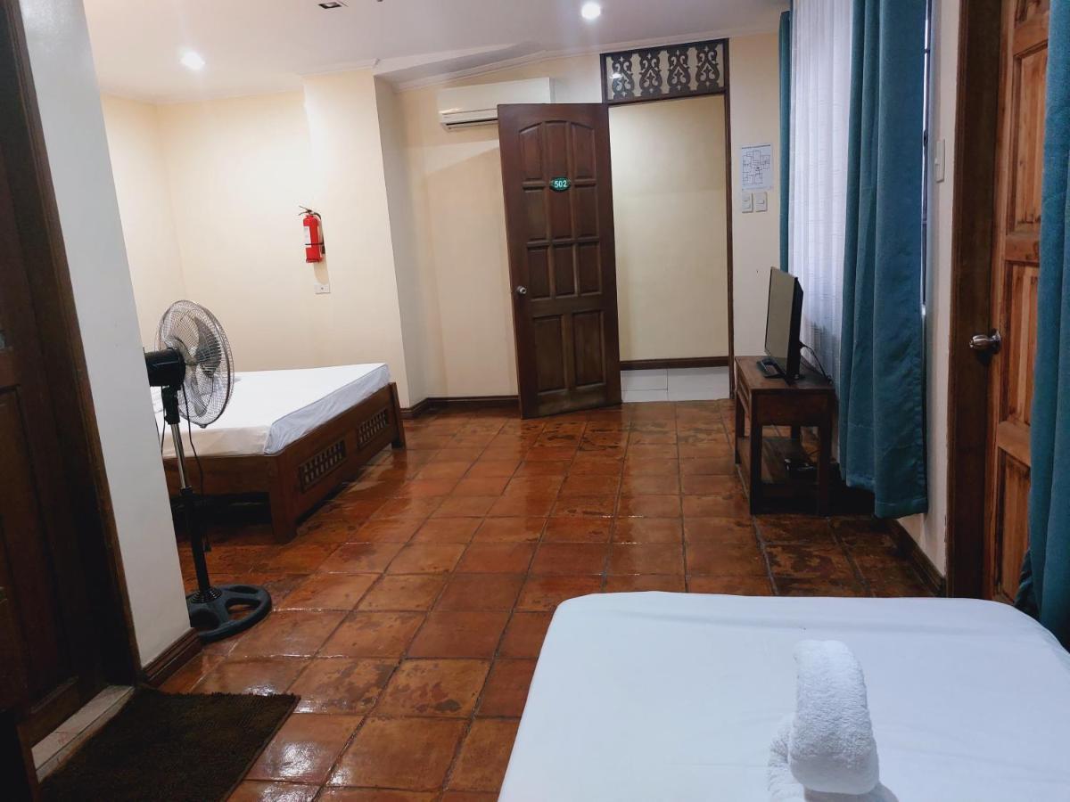 Makabata & Cafe Hotel Manila