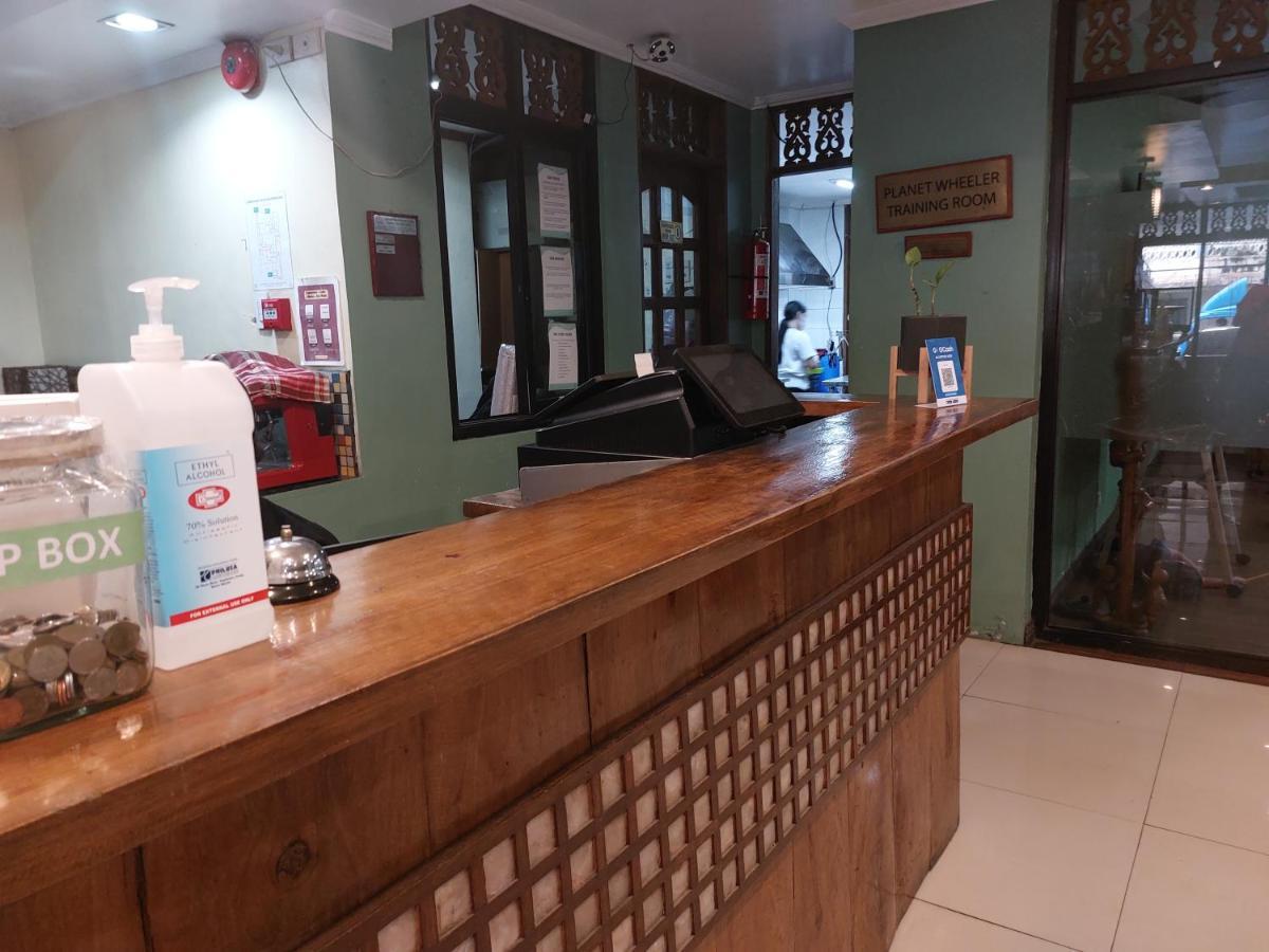 Makabata & Cafe Hotel *