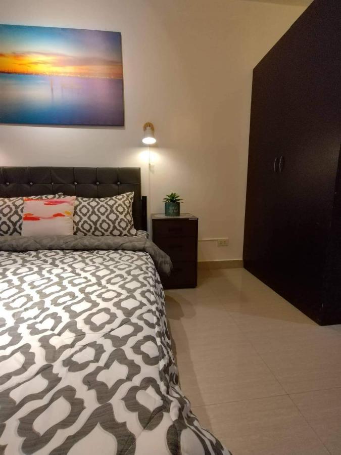 Aparthotel F Mandaluyong Staycation