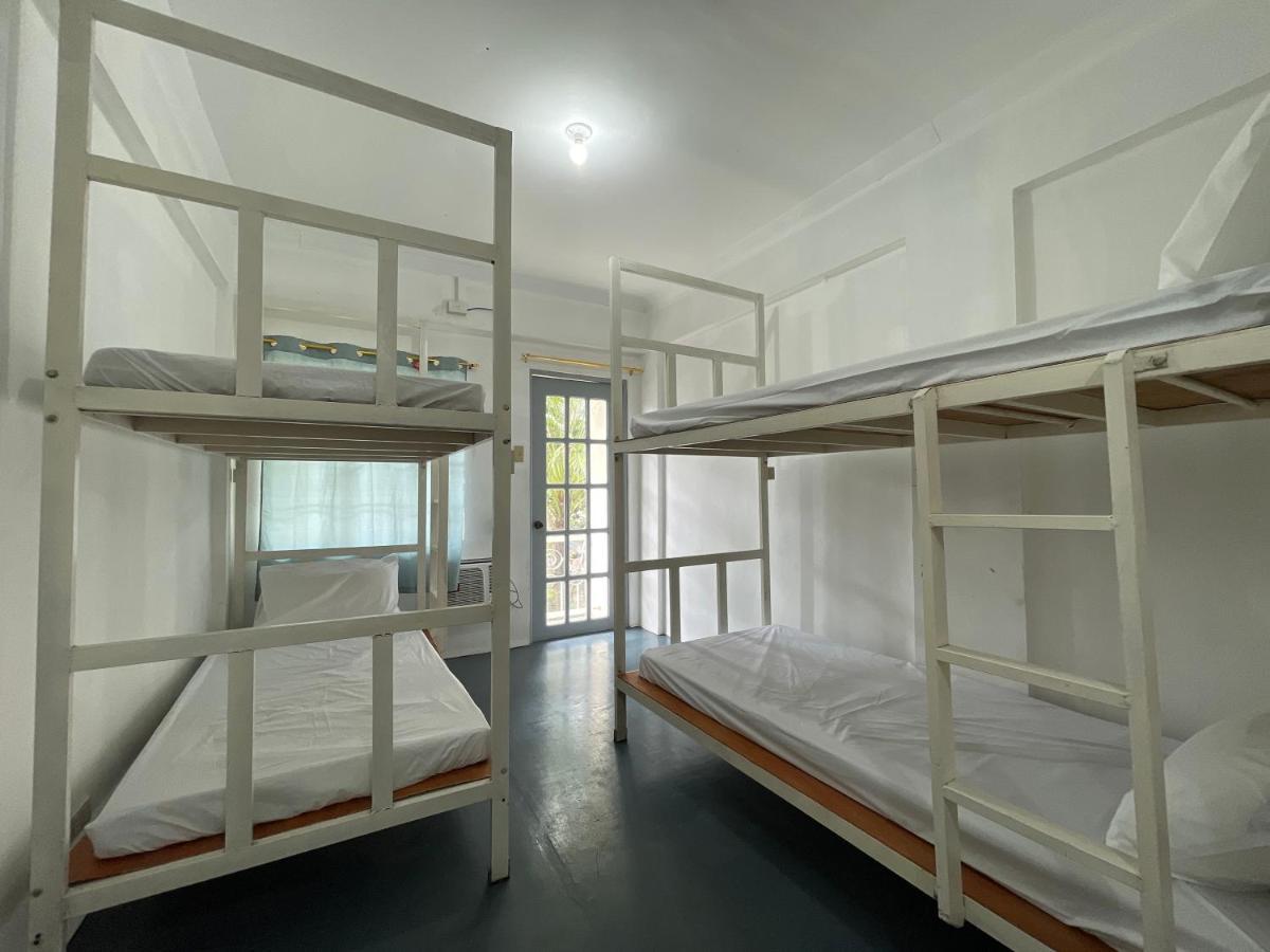 Hostel Lawton Residences Powered By Cocotel Manila