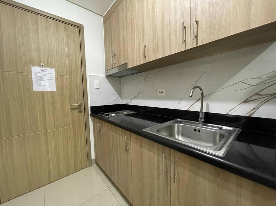 Twin Guest Room-amenity-pool Level View-fully Furnished-free Netflix-wifi-mall Of Complex-shore2-t1260 Manila