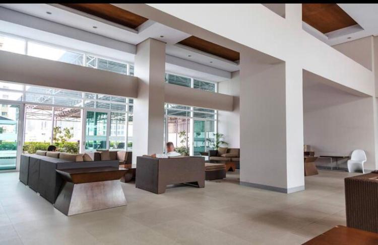 Beacon Makati Free Pool Access Free Wifi 100mbps & Free Netflix * Manila