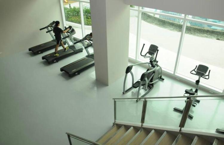 Beacon Makati Free Pool Access Free Wifi 100mbps & Free Netflix * Manila