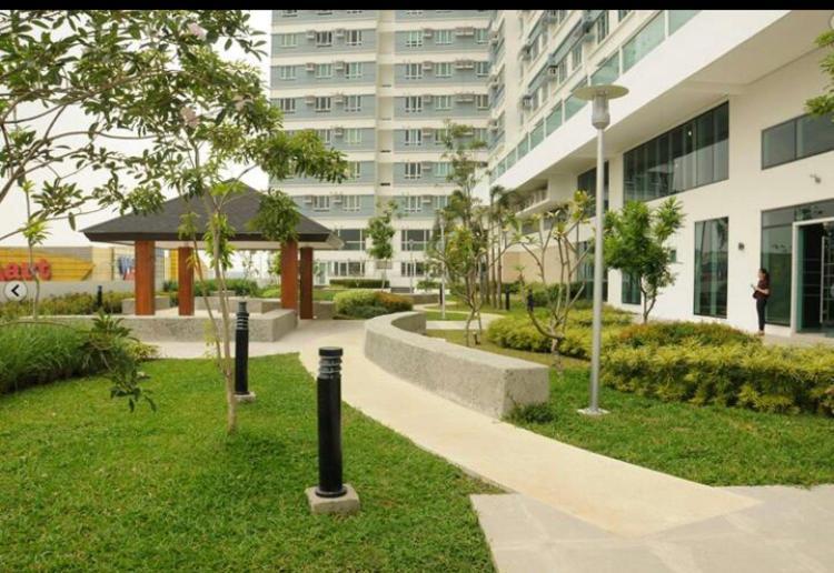 Beacon Makati Free Pool Access Free Wifi 100mbps & Free Netflix * Manila