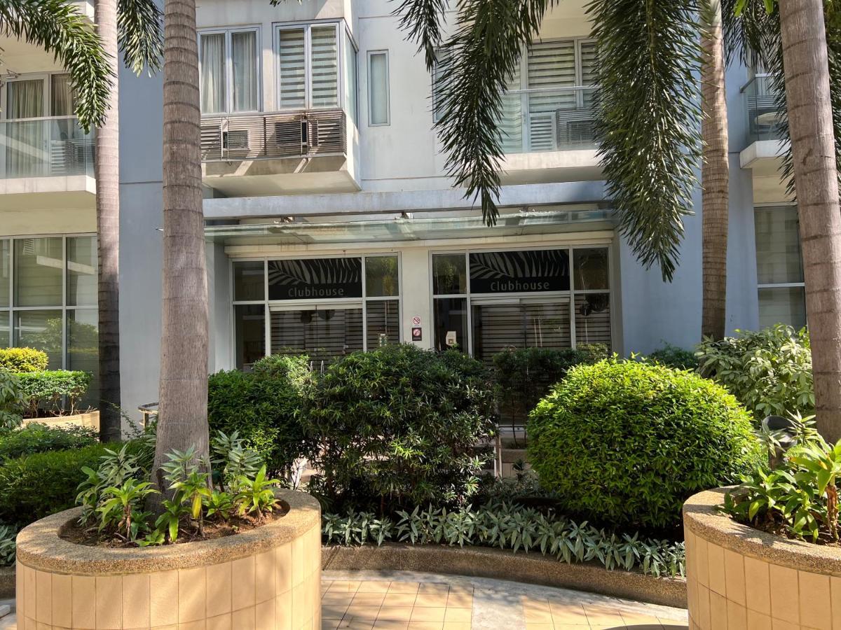 Telly's Across Naia3 Apartment