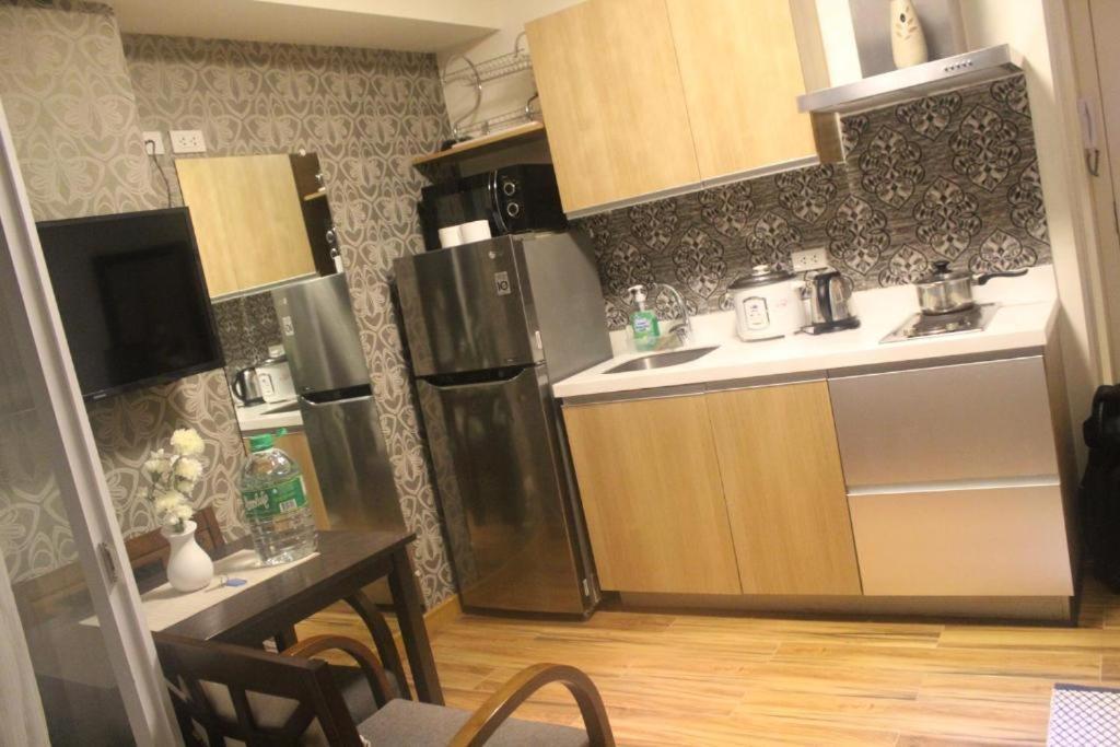 Azure Urban A3 Near Airport Mall With Balcony Wavepool Apartment *