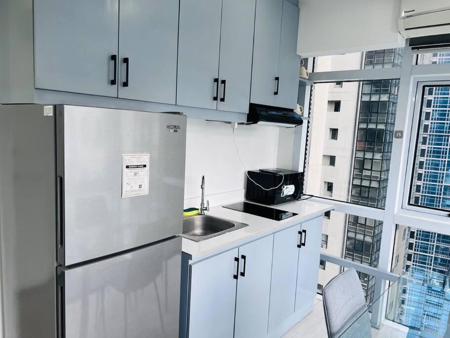 Pool X View 2 Bed Loft With Wifi & Netflix Manila