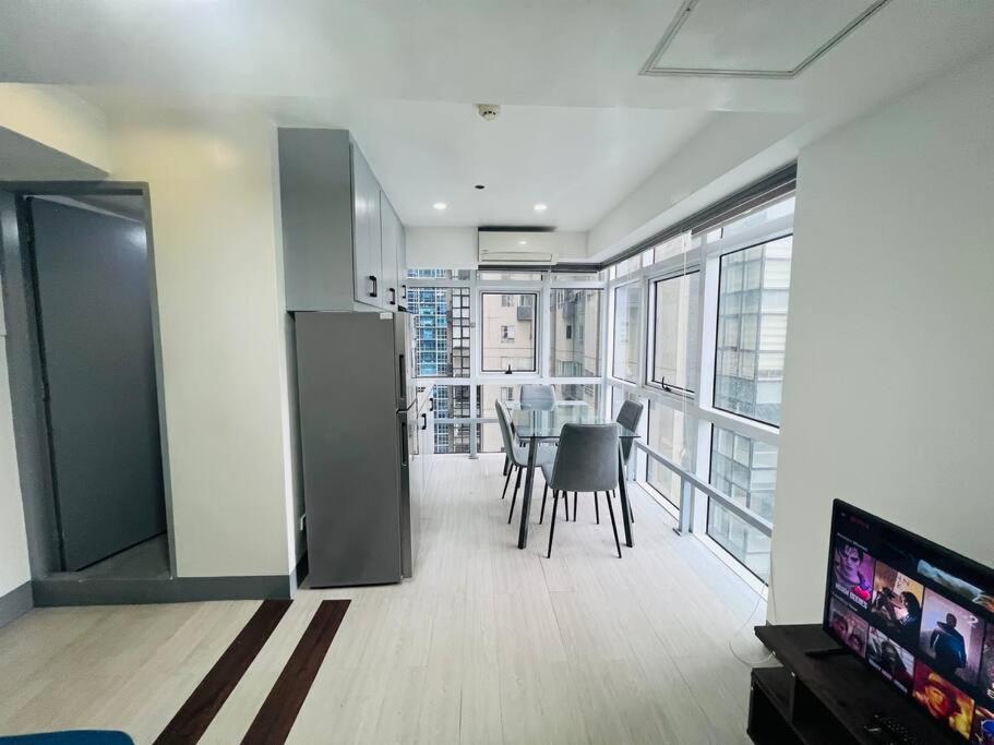 Apartamento Pool X View 2 Bed Loft With Wifi & Netflix Manila
