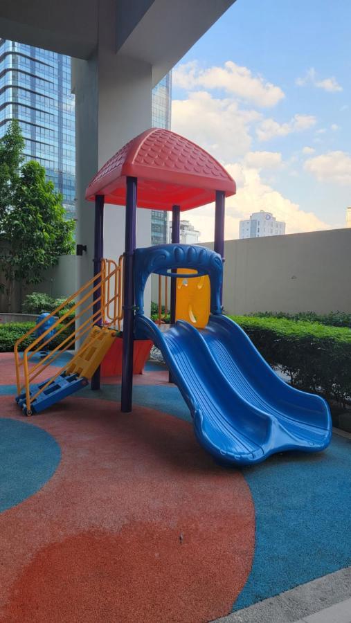 Uptown Parksuites * Manila