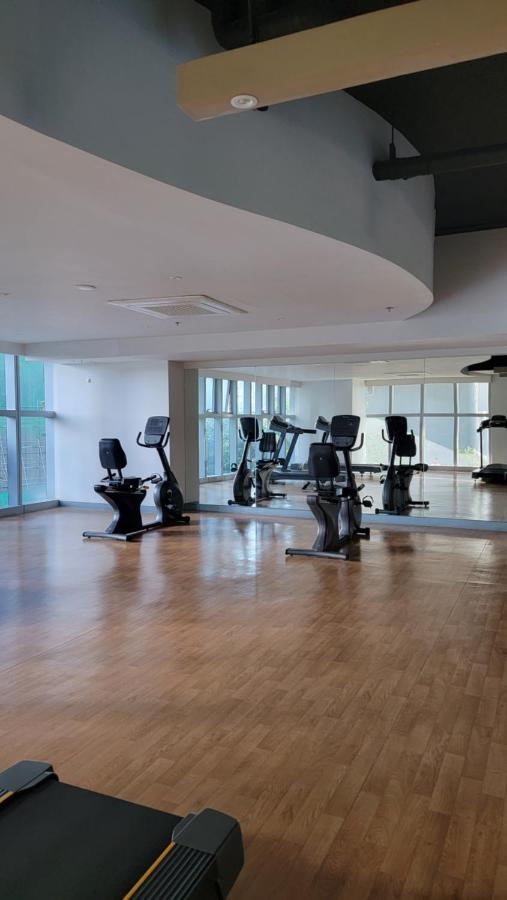 Uptown Parksuites Homestay *