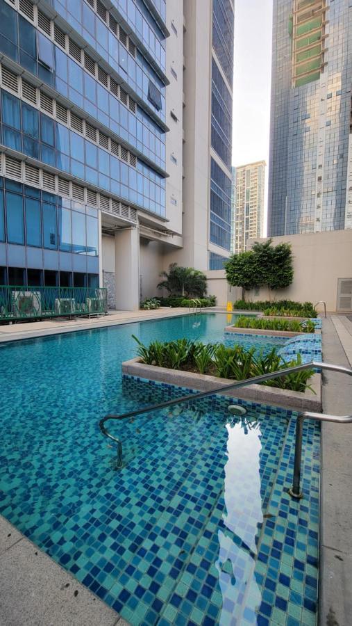 Uptown Parksuites Homestay Manila