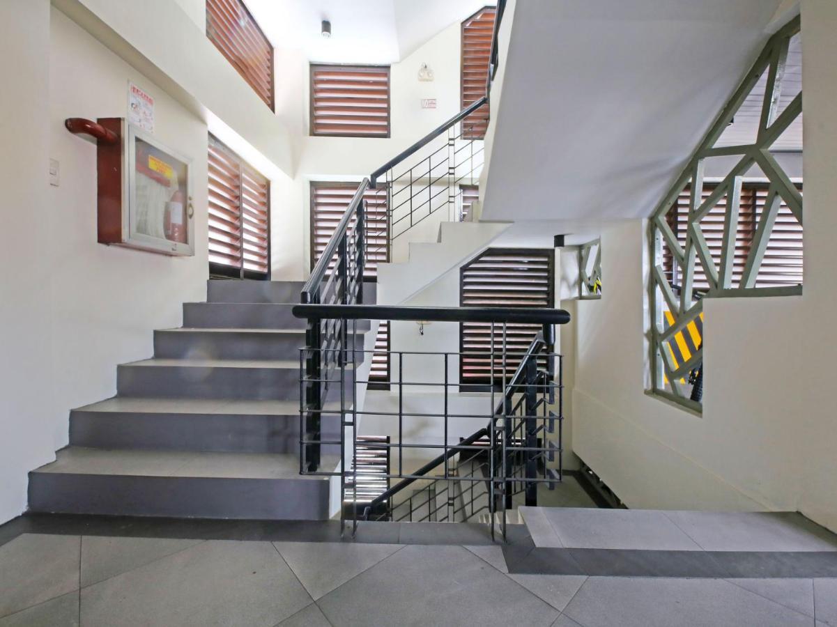 Oyo 904 Bernbon Condominiuim Manila
