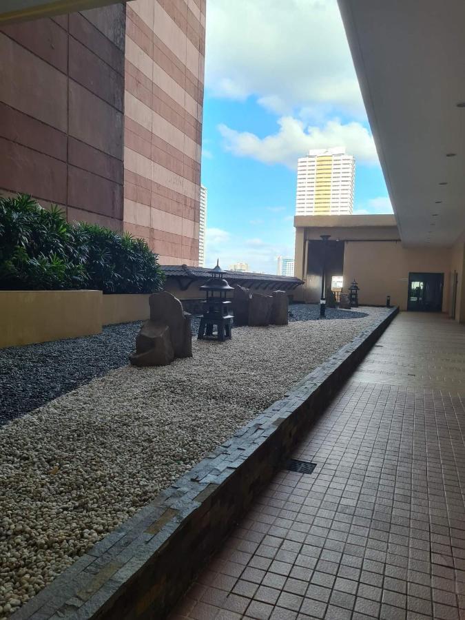 Snugglepod Condotel - Grand Riviera Suites, Us Embassy Manila, Roxas Blvd Aparthotel *