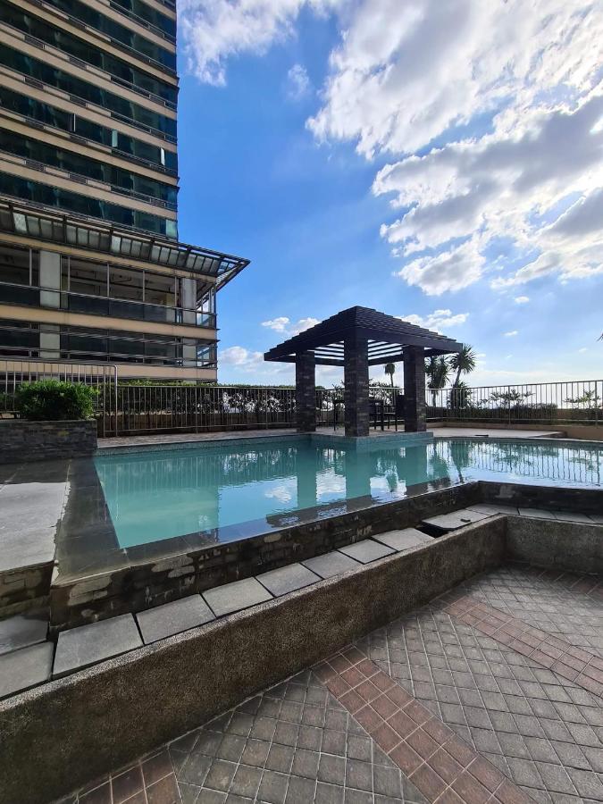 Snugglepod Condotel - Grand Riviera Suites, Us Embassy Manila, Roxas Blvd *