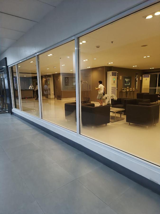 Apartment Amigo's Place At Sea Residences Manila