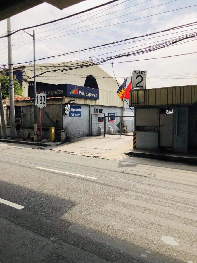 The Mansion - 2 Pax Solo Budget Near Airport Terminal Apartment Manila