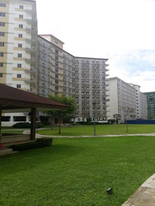Cherolds Place Lovely 1 Bedroom With Balcony *
