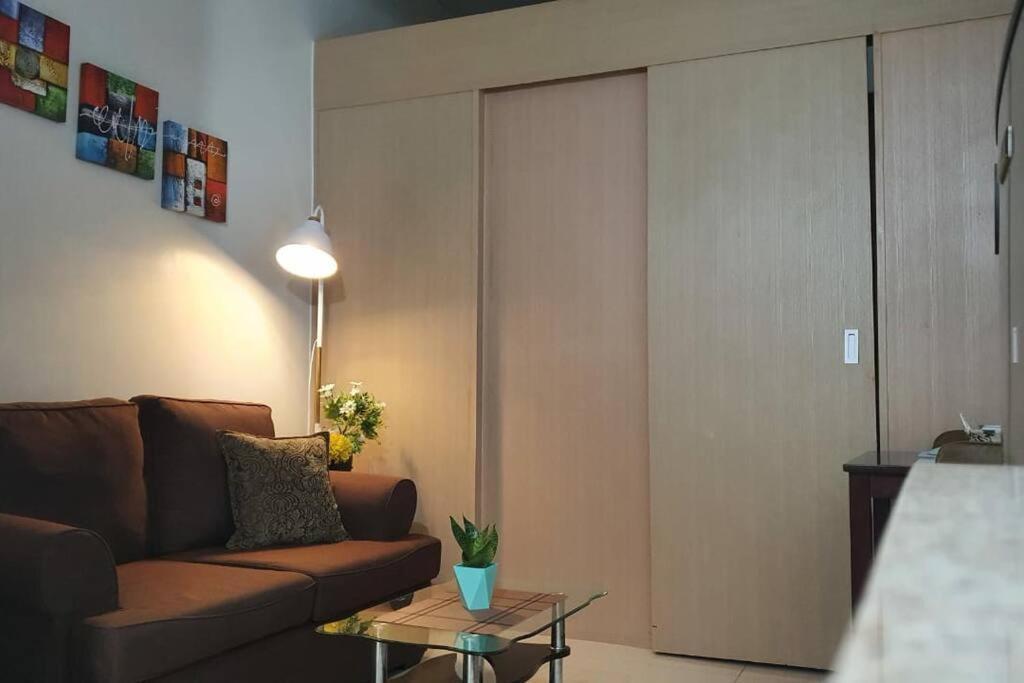 Cherolds Place Lovely 1 Bedroom With Balcony Manila