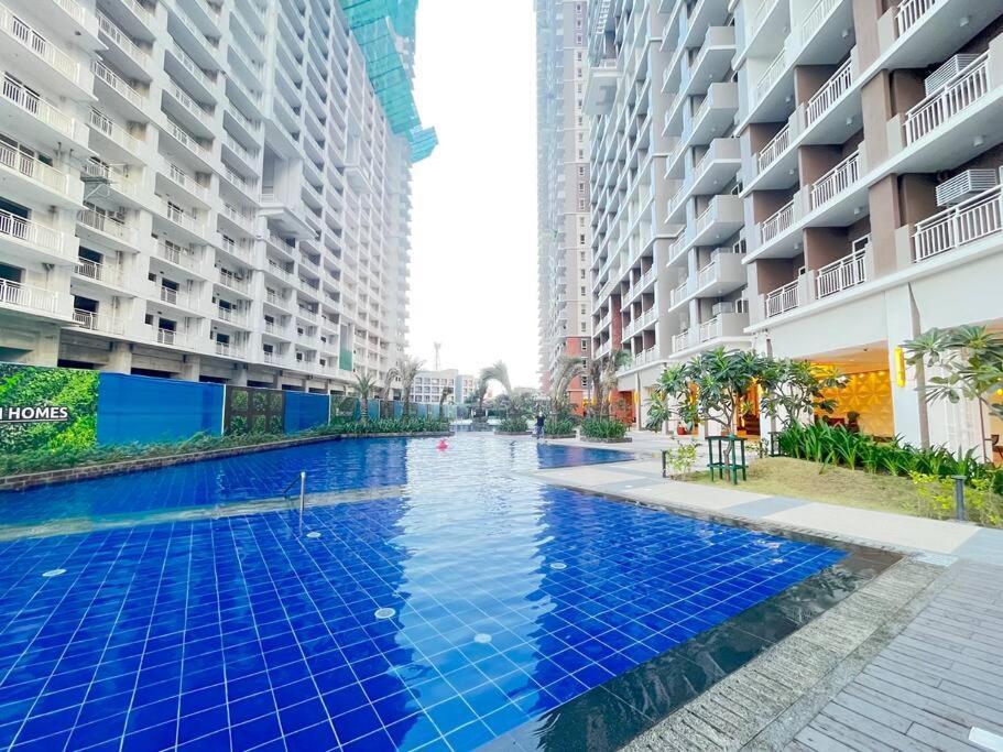 Apartment Location And Spacious 1br W/ Wi-fi At Brixton Place, Pasig *