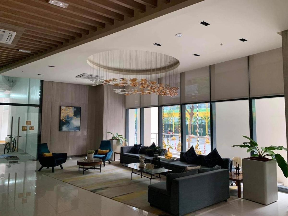 At Viceroy T4 Florence Way Manila