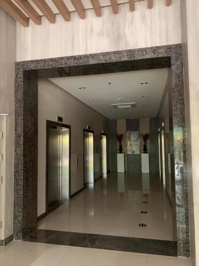 At Viceroy T4 Florence Way