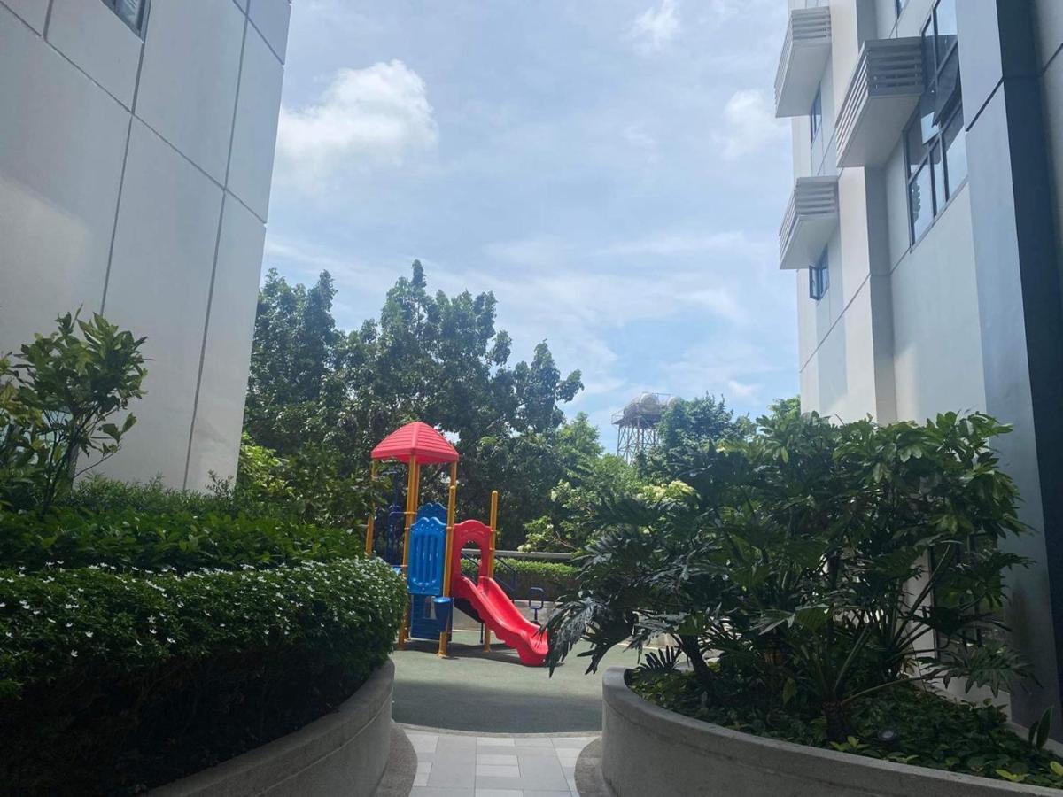 Apartment At Viceroy T4 Florence Way Manila