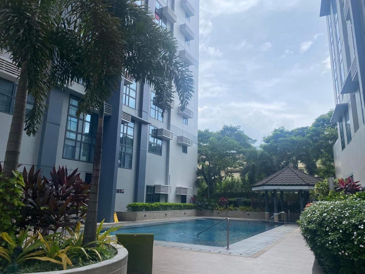 At Viceroy T4 Florence Way Apartment Manila