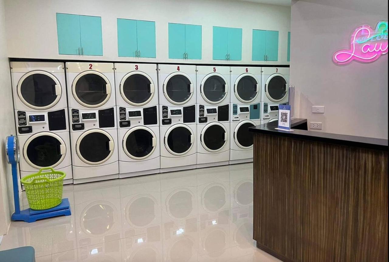 Fully Furnished 1 Bedroom With Balcony In Air Residences Makati Philippines Aparthotel