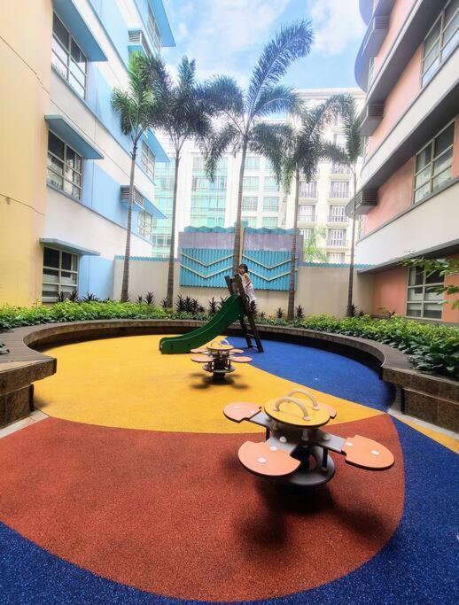 Apartment House Of B&y At 101 Newport Across Naia T3 *