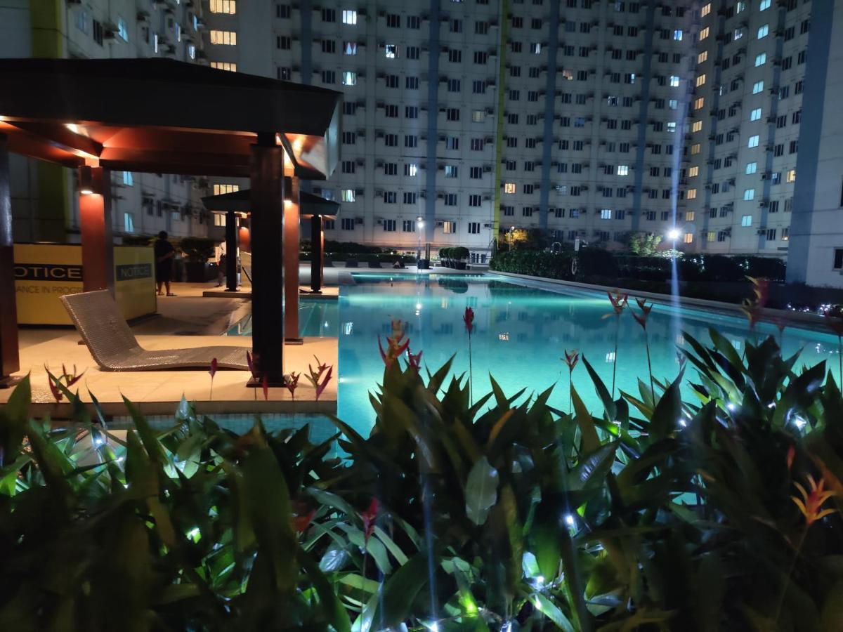 Premium 1br At Mplace Music 50 Inch Tv Pool Pay Extra Aparthotel Manila
