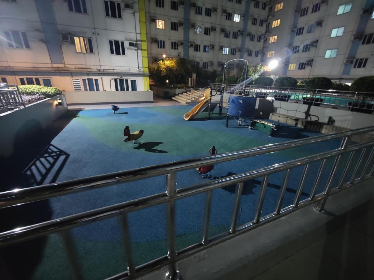 Premium 1br At Mplace Music 50 Inch Tv Pool Pay Extra Aparthotel Manila