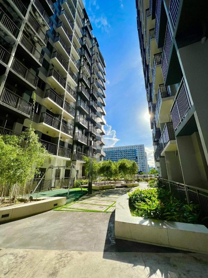 Bed & Breakfast Serene Suites At S Residences Moa Complex Manila