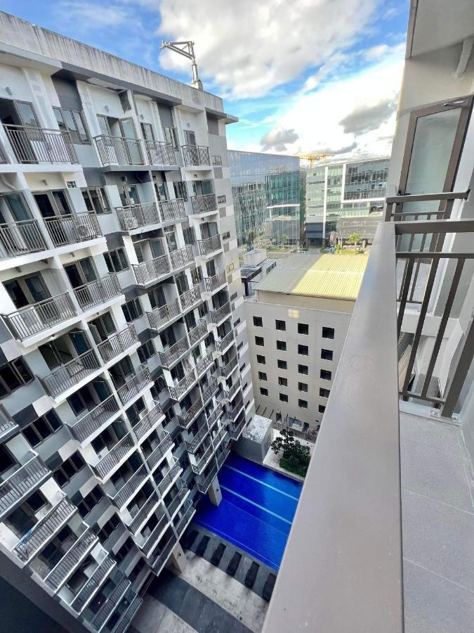 Serene Suites At S Residences Moa Complex Bed & Breakfast Manila