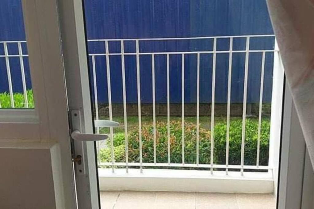 Cherolds Place Lovely 1 Bedroom With Balcony *