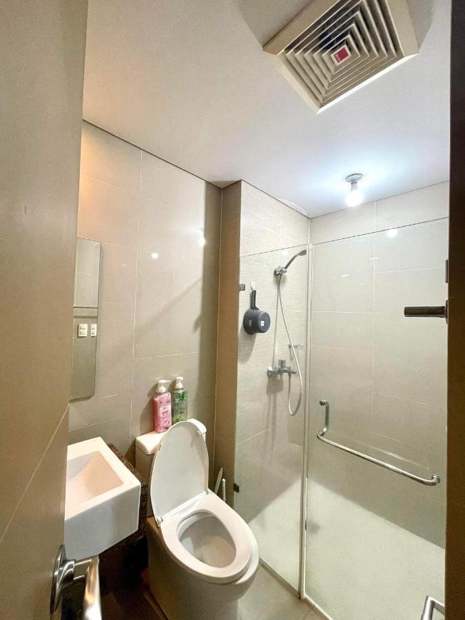 Lovely 2 Bed Infront Of Naia Terminal 3 *