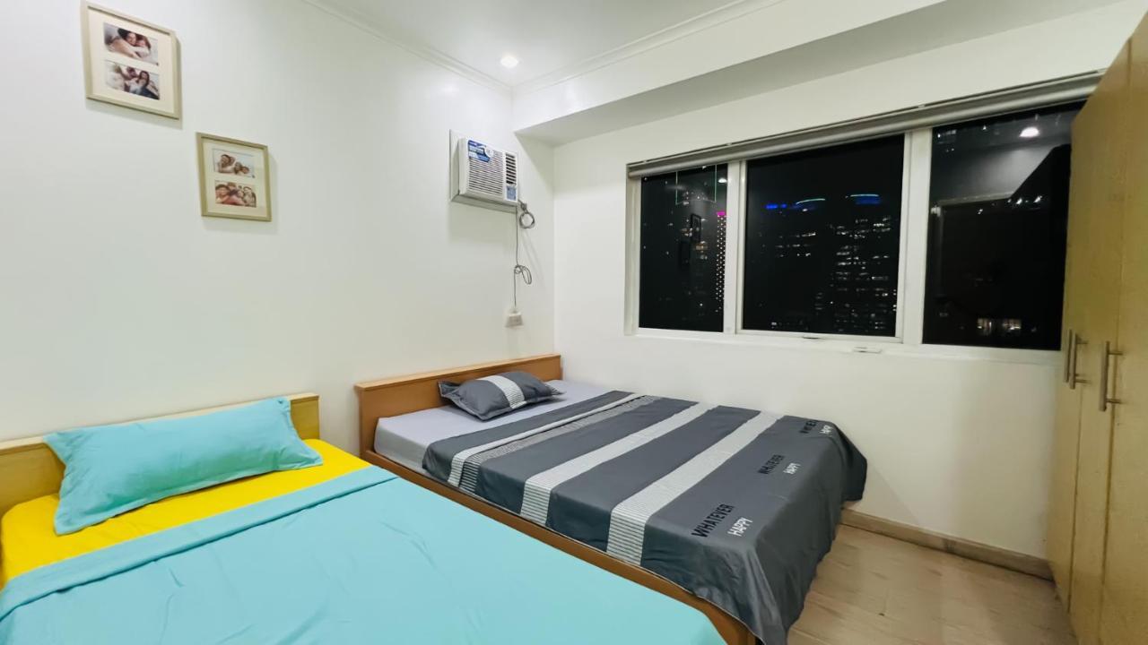 Bgc 2br Near Sm Aura With Free Parking & Wi-fi *