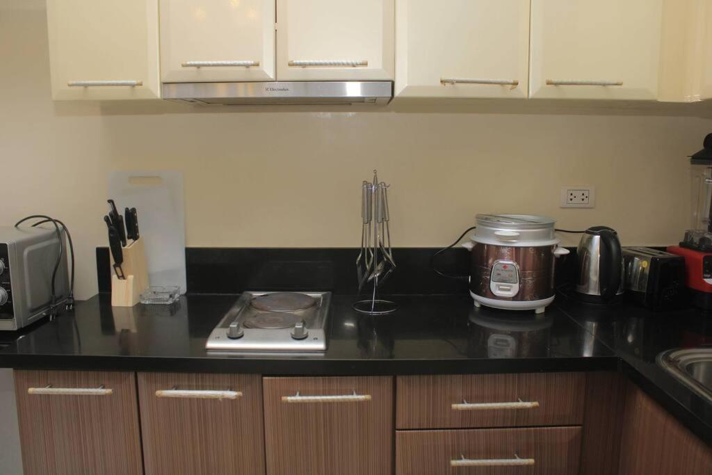 Apartment A2j Luxury Near Venice Mall Bgc Taguig *