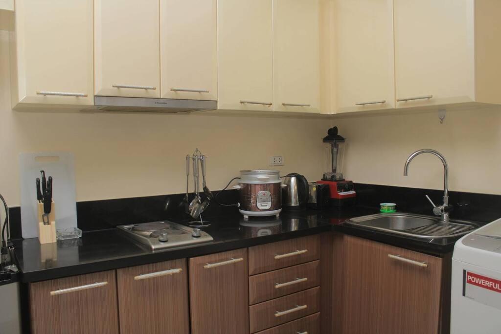 A2j Luxury Near Venice Mall Bgc Taguig Apartment