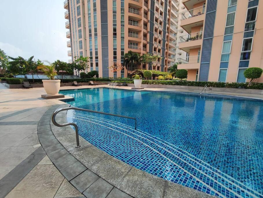 A2j Luxury Near Venice Mall Bgc Taguig Apartment *