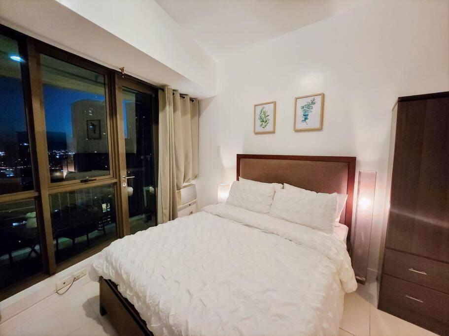 Apartment Modern Hotel-type Near Greenbelt Netflix 100mbps *