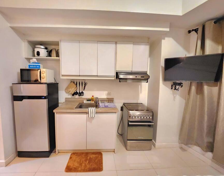 Modern Hotel-type Near Greenbelt Netflix 100mbps *