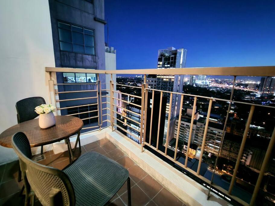 Modern Hotel-type Near Greenbelt Netflix 100mbps Apartment Manila