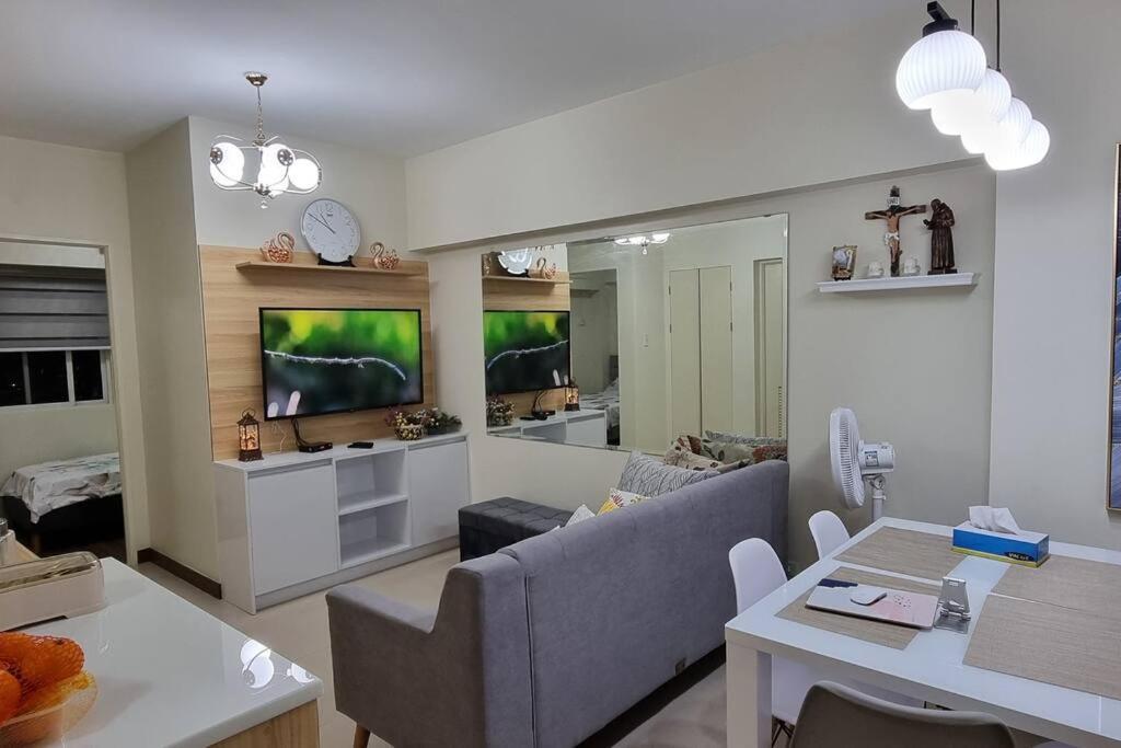 A Cozy 2 Bedroom In Metro Apartment