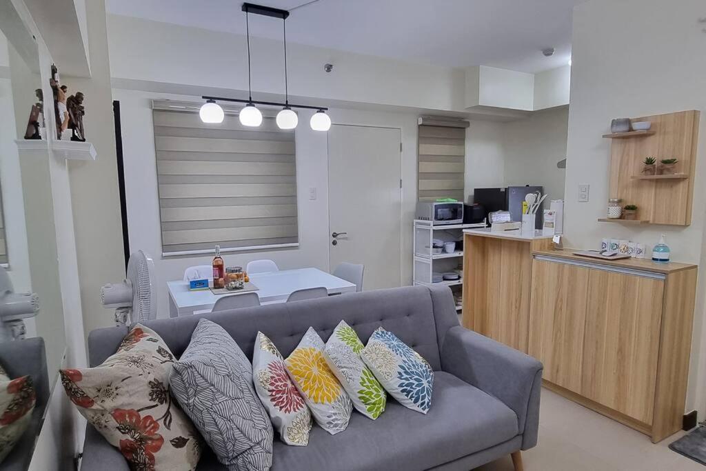A Cozy 2 Bedroom In Metro Apartment