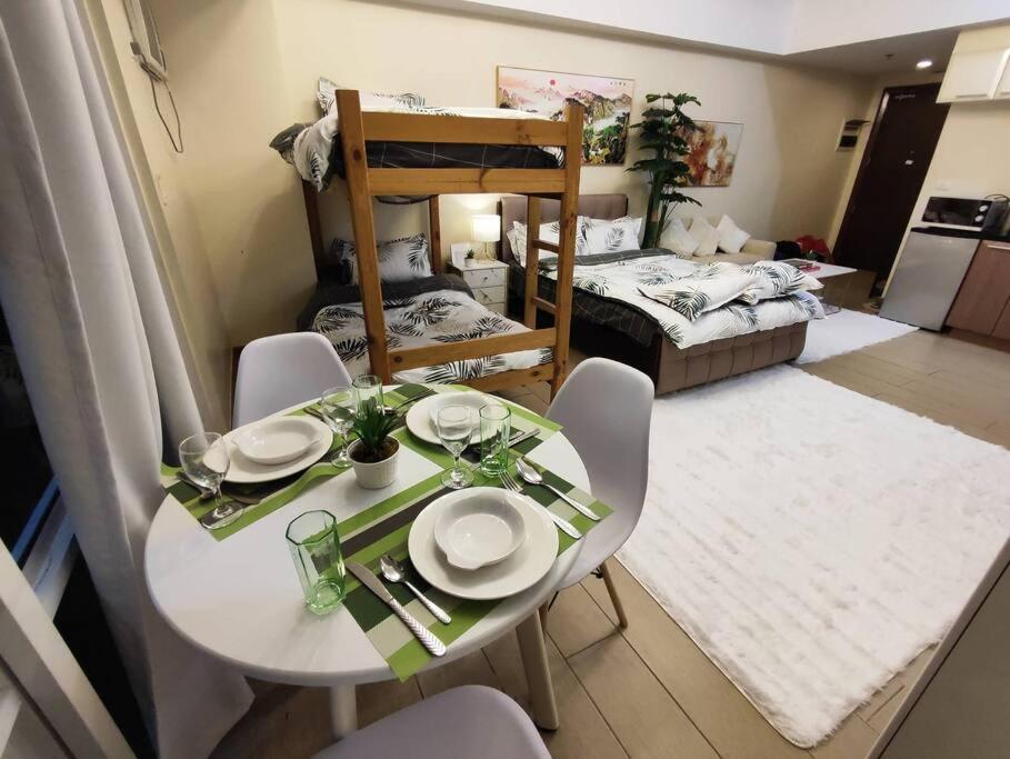 A2j Luxury Near Venice Mall Bgc Taguig Apartment