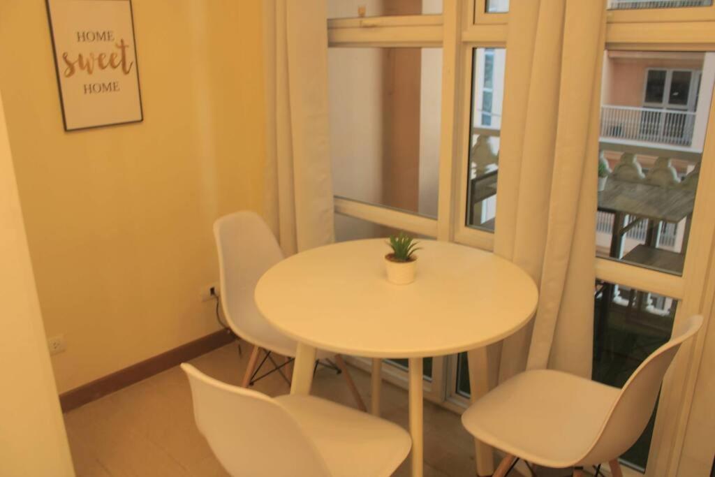 A2j Luxury Near Venice Mall Bgc Taguig Apartment *