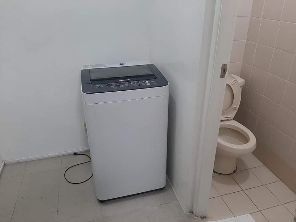 Apartment Spacious 2 Bedroom Unit With Pool *