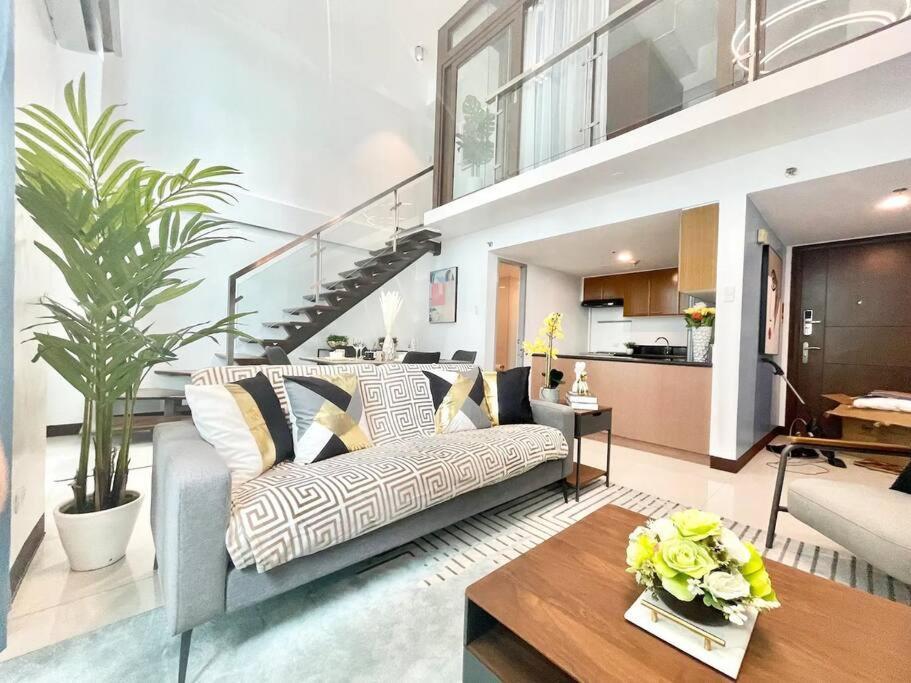Apartment Modern Loft, 65 In Uhd Tv W Fast Wifi + Pool & Gym Manila