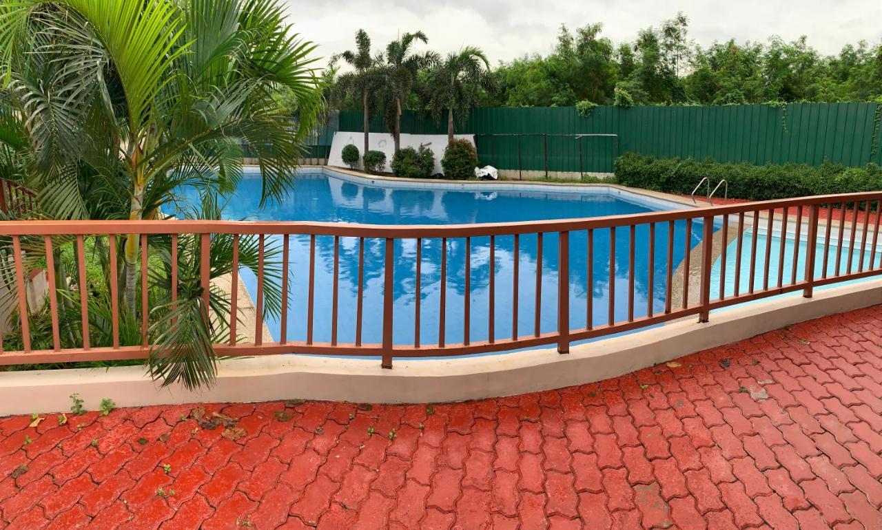 Apartment At With Free Pool Access *