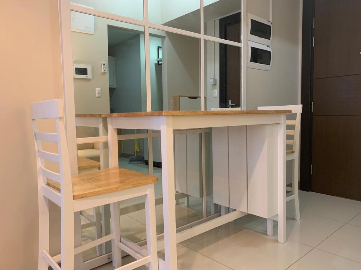 Uptown Parksuites Tower 1 Bgc By Ph Staycation *